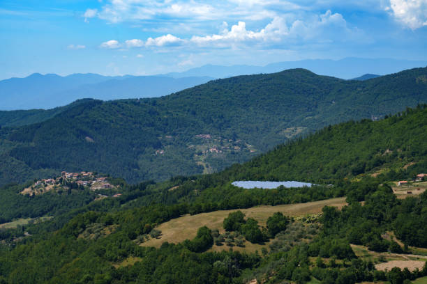 Paesaggio montano dell'Appennino tosco-emiliano nei dintorni della Garfagnana
